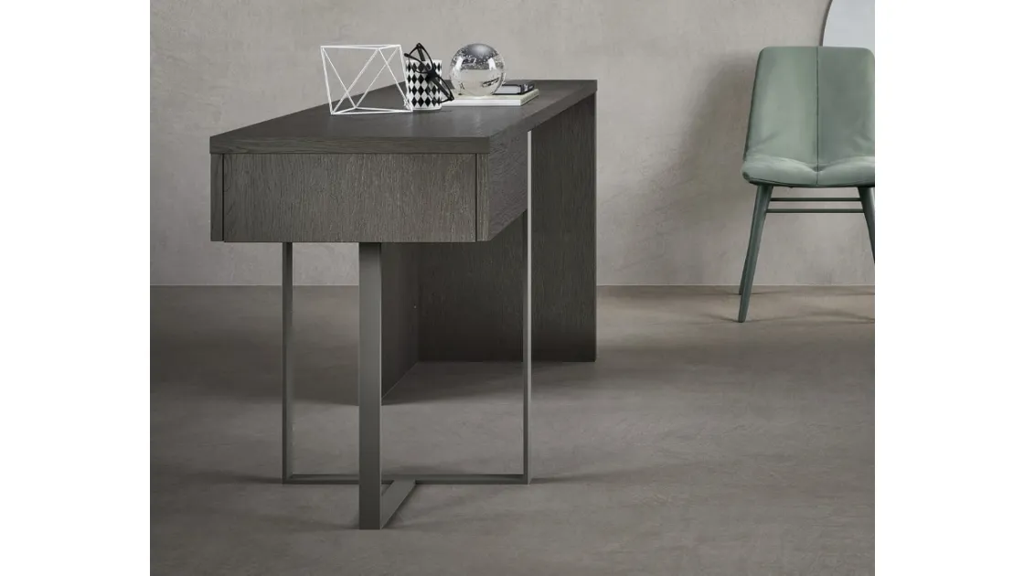 Writing desk made of wood by Novamobili