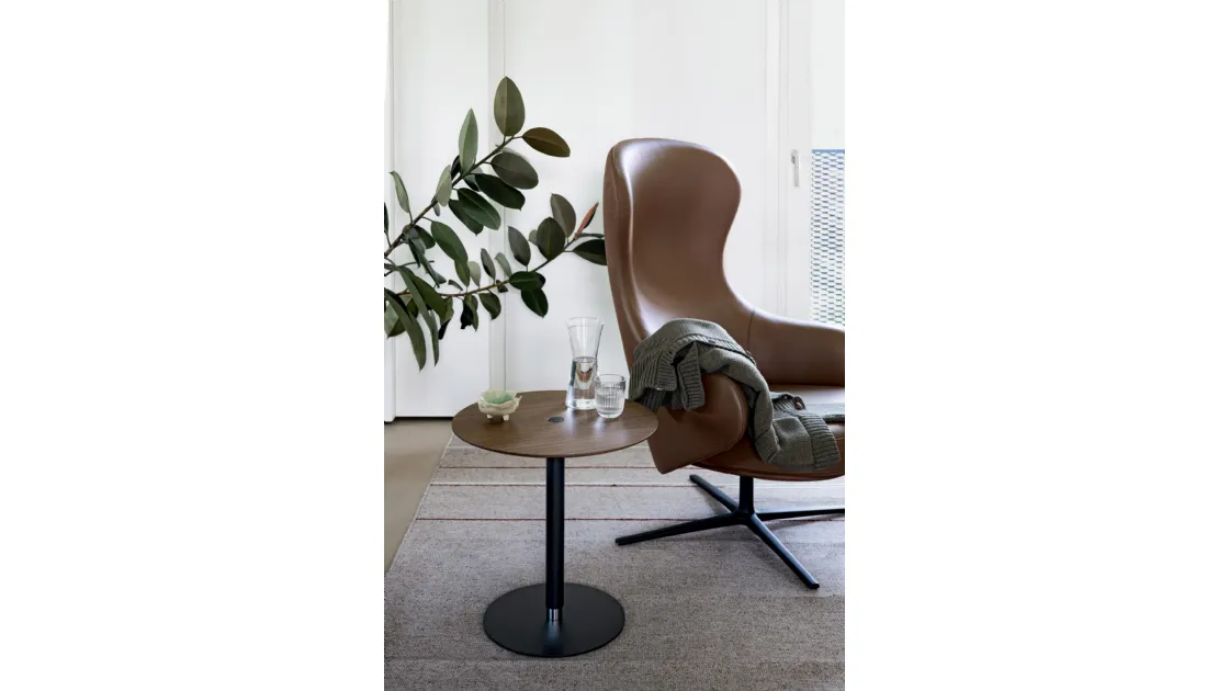 Round PTB coffee table by Kristalia