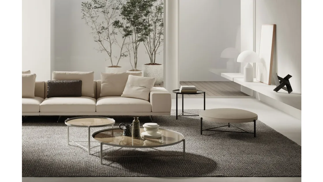 Round Santamonica coffee table with glass top and tubular metal base painted by Frigerio.