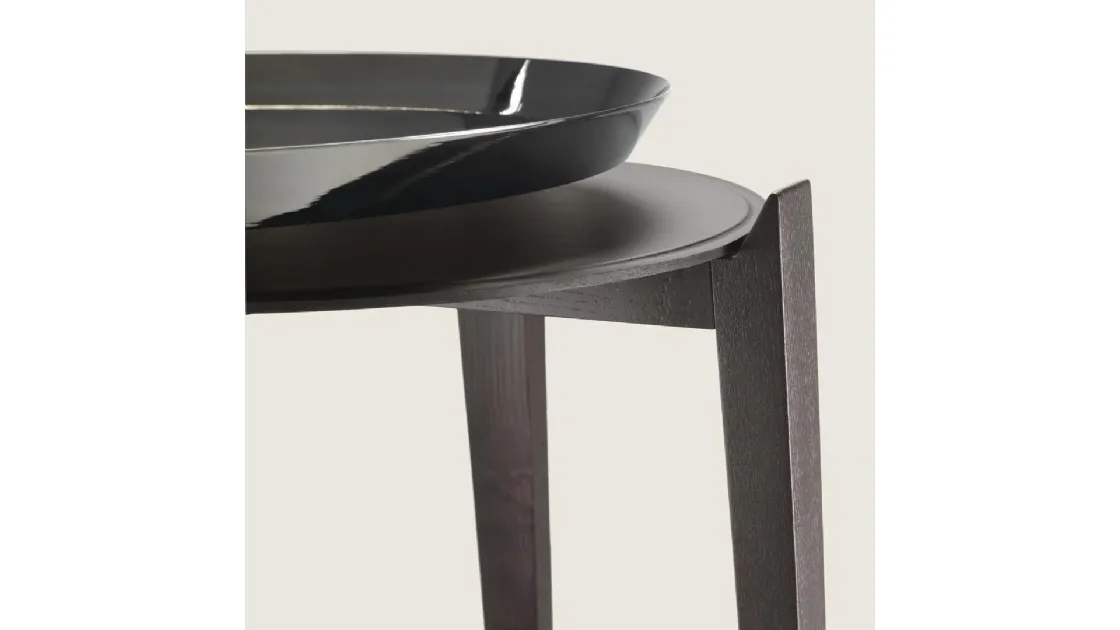 Cabaré coffee table with leather top and wooden base by Flexform.