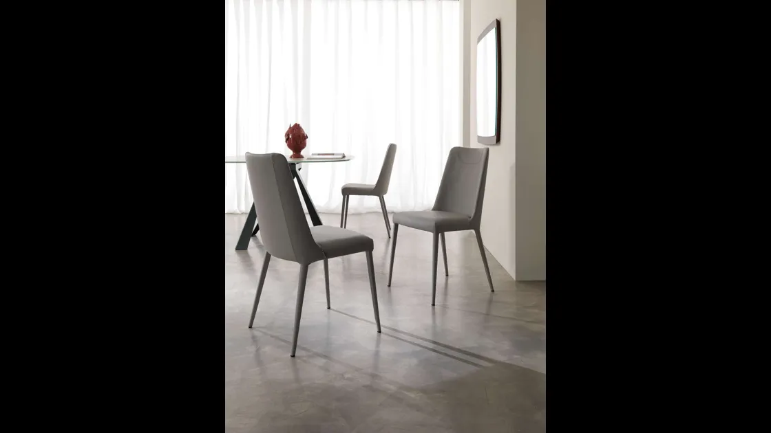 Sofia chair by Ozz