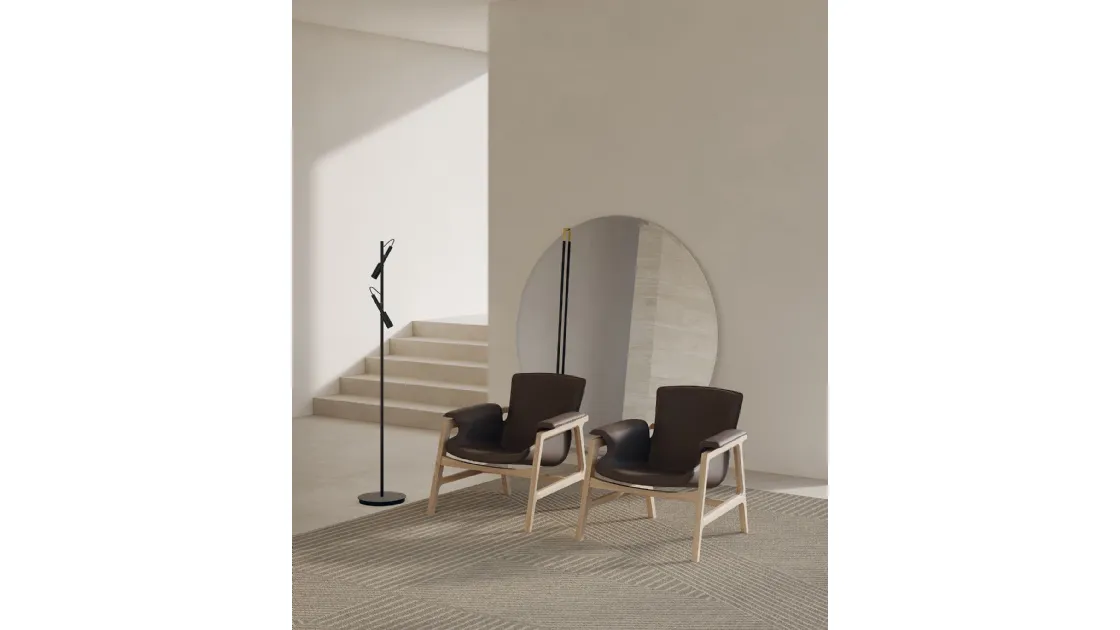 Arianna leather armchair with solid wood structure by Frigerio.