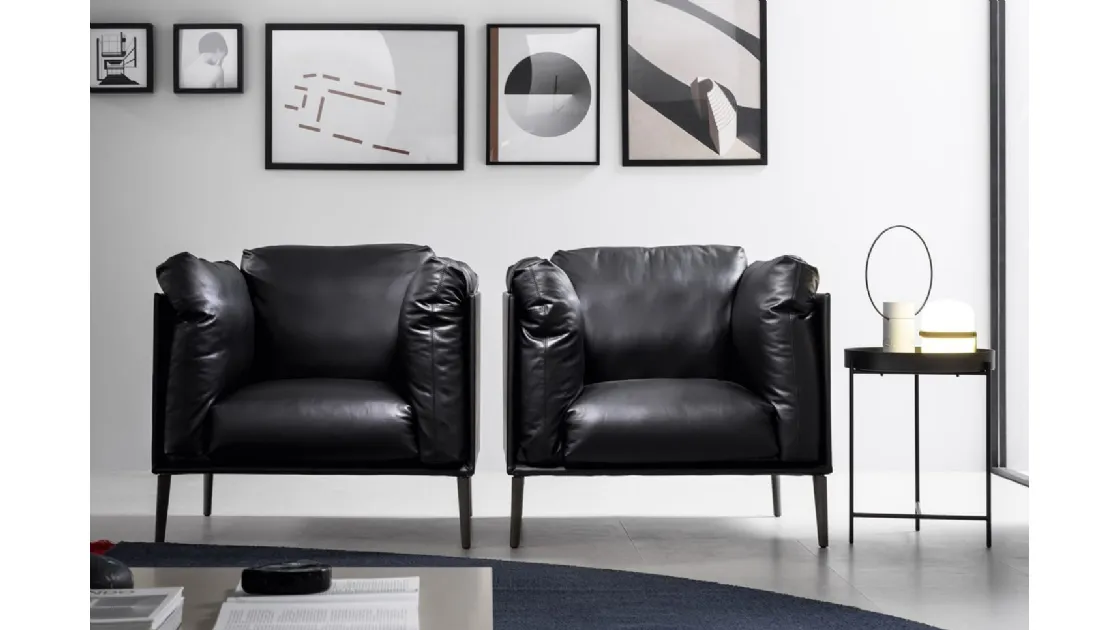 Kubì leather armchair by Novamobili.