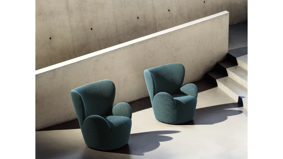 Libelle armchair in padded fabric by Frigerio.
