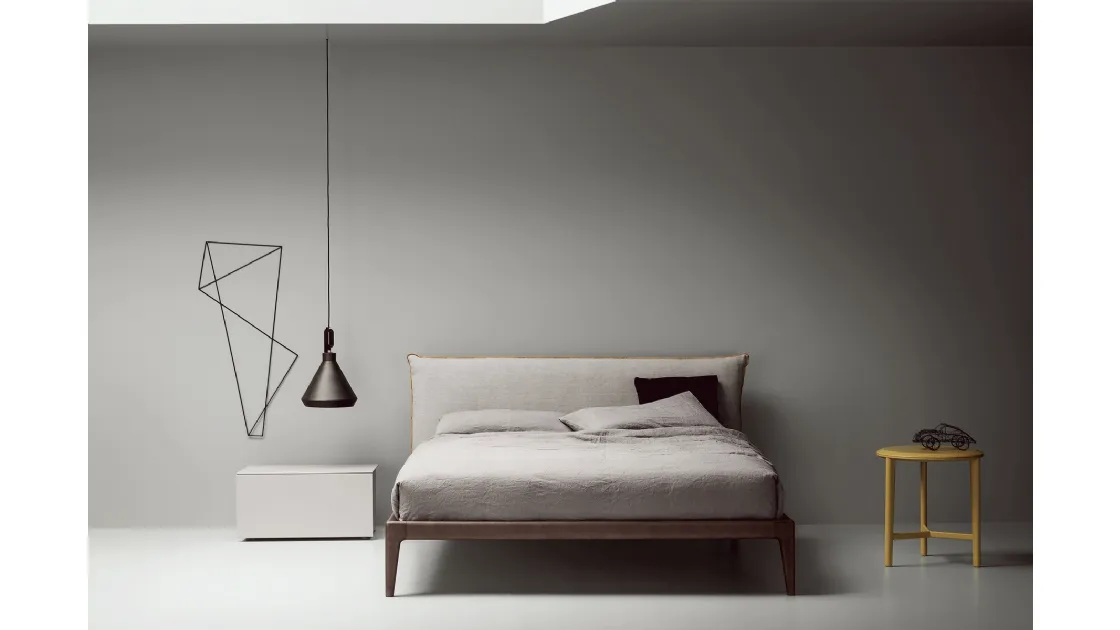 Bed with upholstered headboard Bun by Kristalia