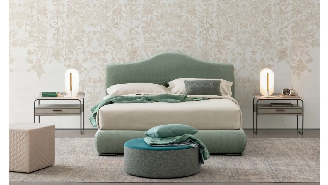 Fabric bed with Luxury Round shaped headboard by Oggioni.