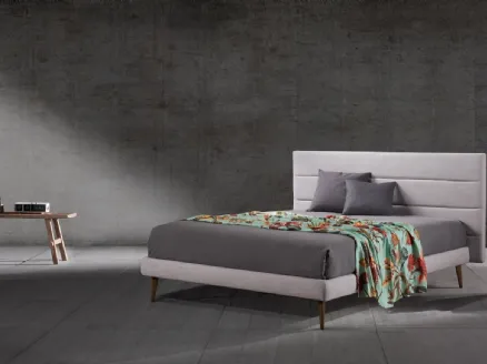 Bed with headboard in quilted fabric with horizontal bands Megan by Excò