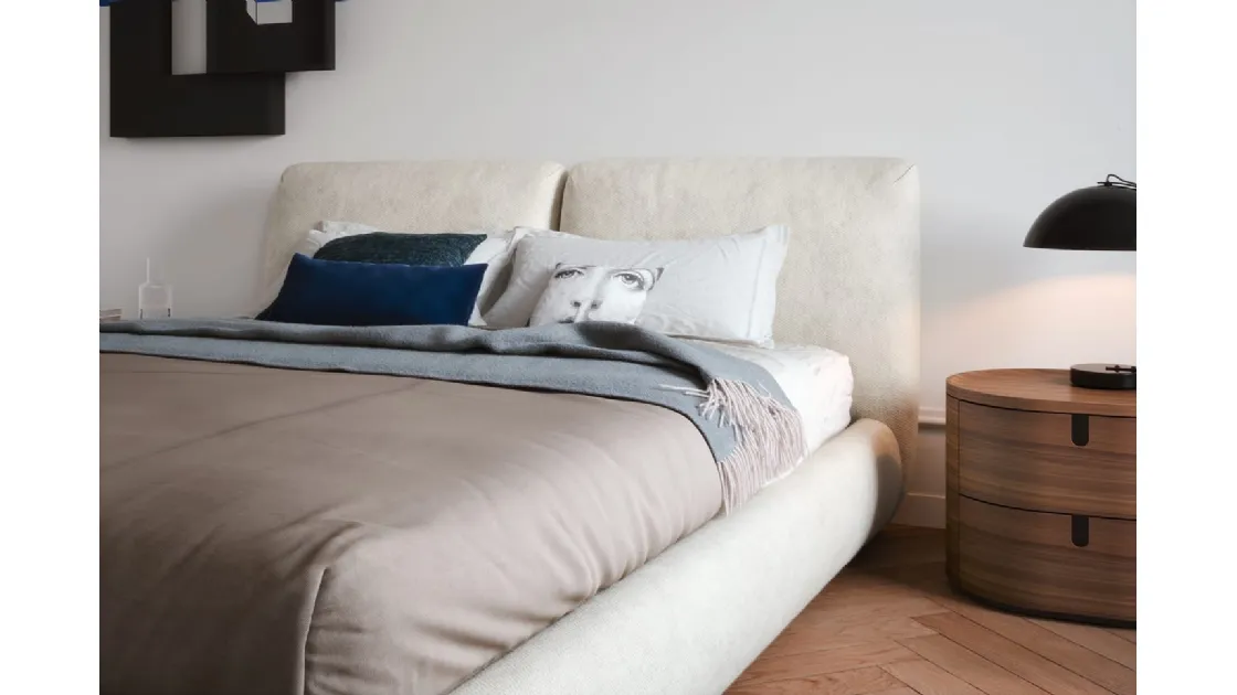 Midnight bed in padded fabric by Novamobili.