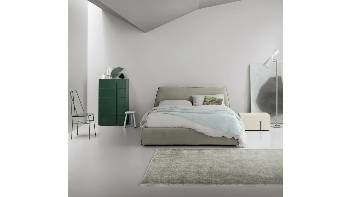 Pearl padded bed by Kristalia