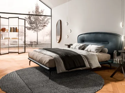 Romance leather bed by Ozzio