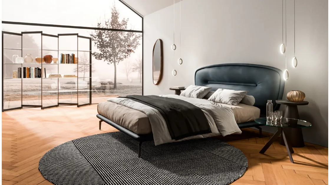 Romance leather bed by Ozzio