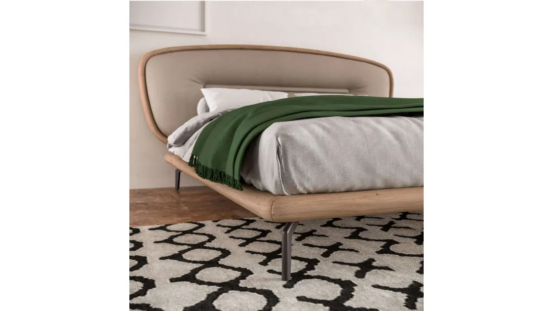 Leather bed Romance by Ozzio