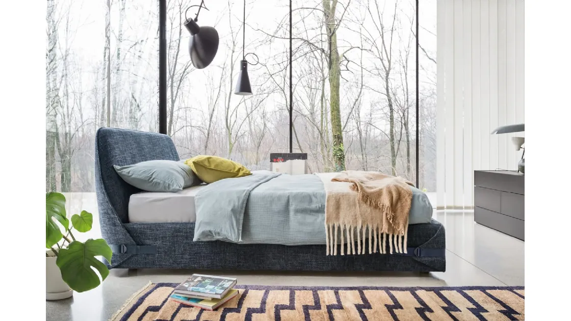Tape bed with storage box by Novamobili
