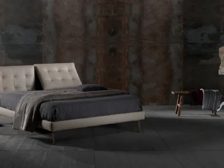 Zoè Quattro Ring 14 upholstered velvet bed by Excò.