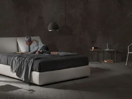 Double bed Zoè Tre Ring 28 upholstered in velvet by Excò