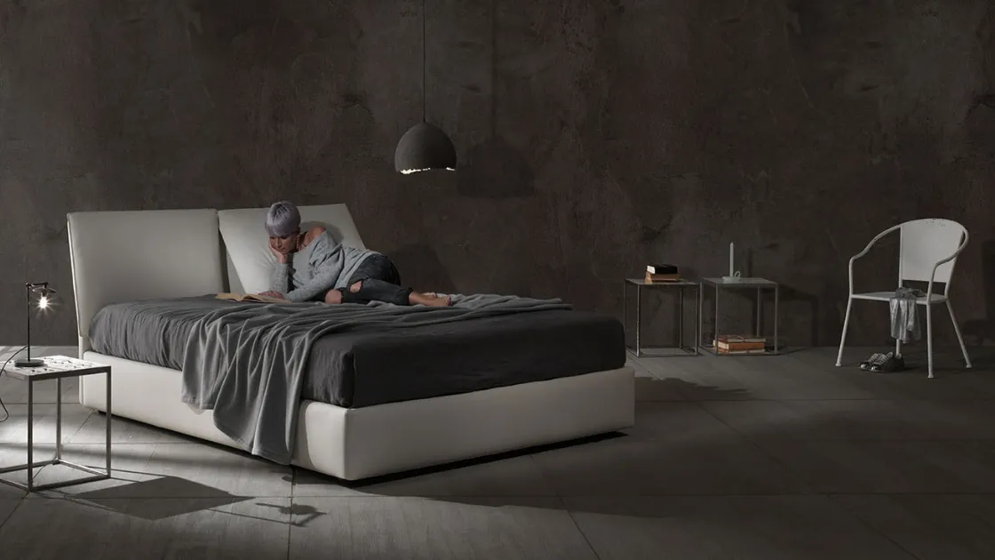 Double bed Zoè Tre Ring 28 upholstered in velvet by Excò