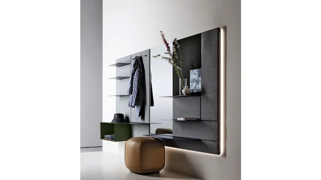 Mobile entrance Avenue Boiserie in fabric with metal shelves by Kristalia.