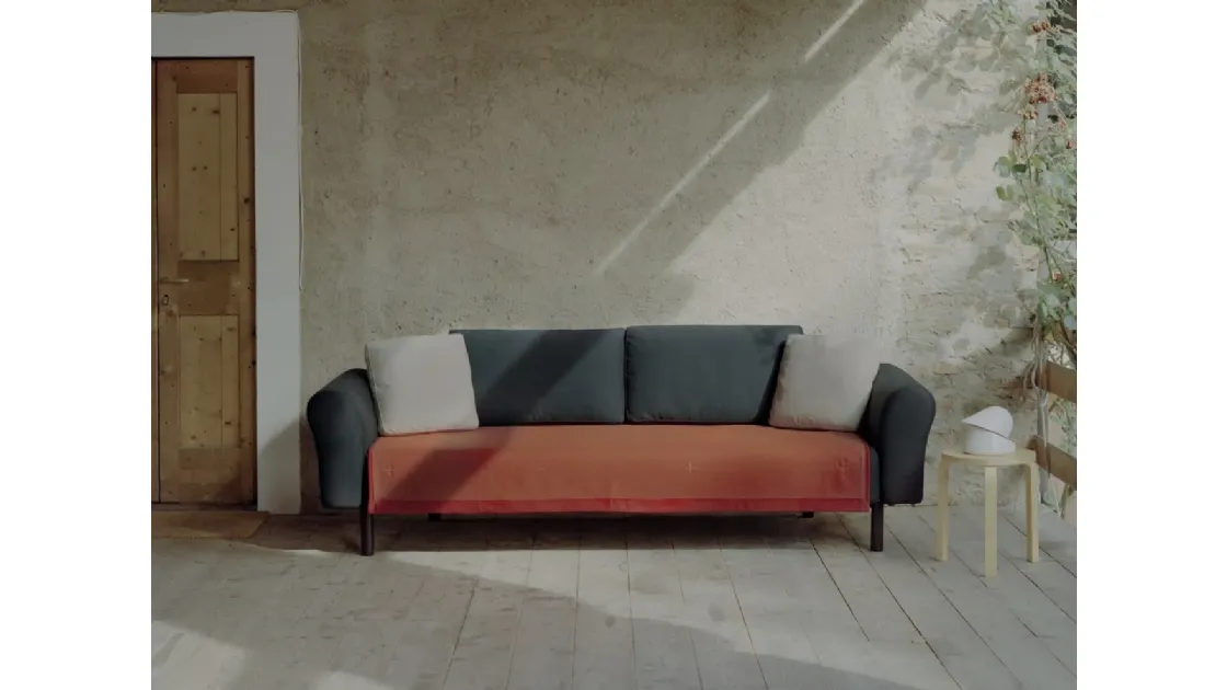 Linear sofa Comedy by Campeggi