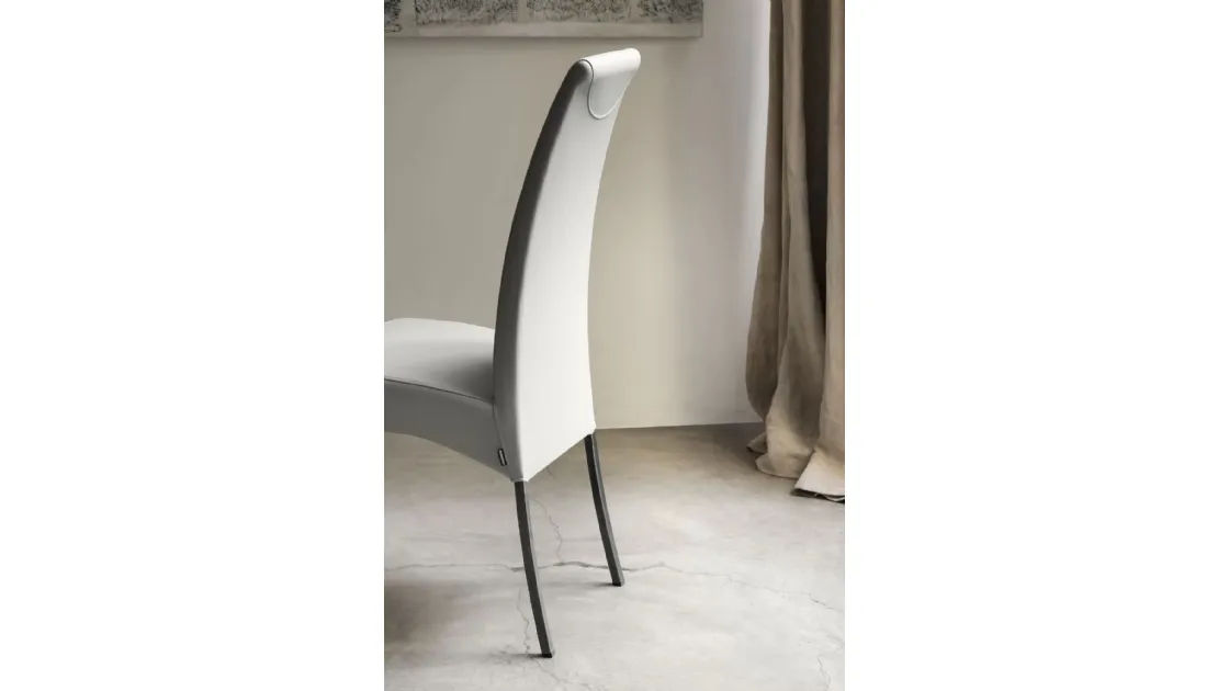 Aida chair in Bontempi's eco-le