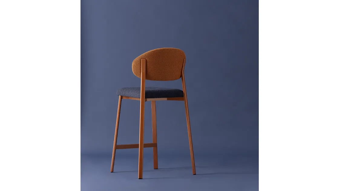 Beba Curvy stool by Pointhouse