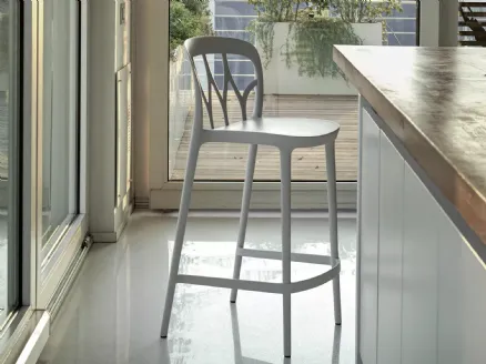 Galaxy stool in polypropylene by Bontempi.