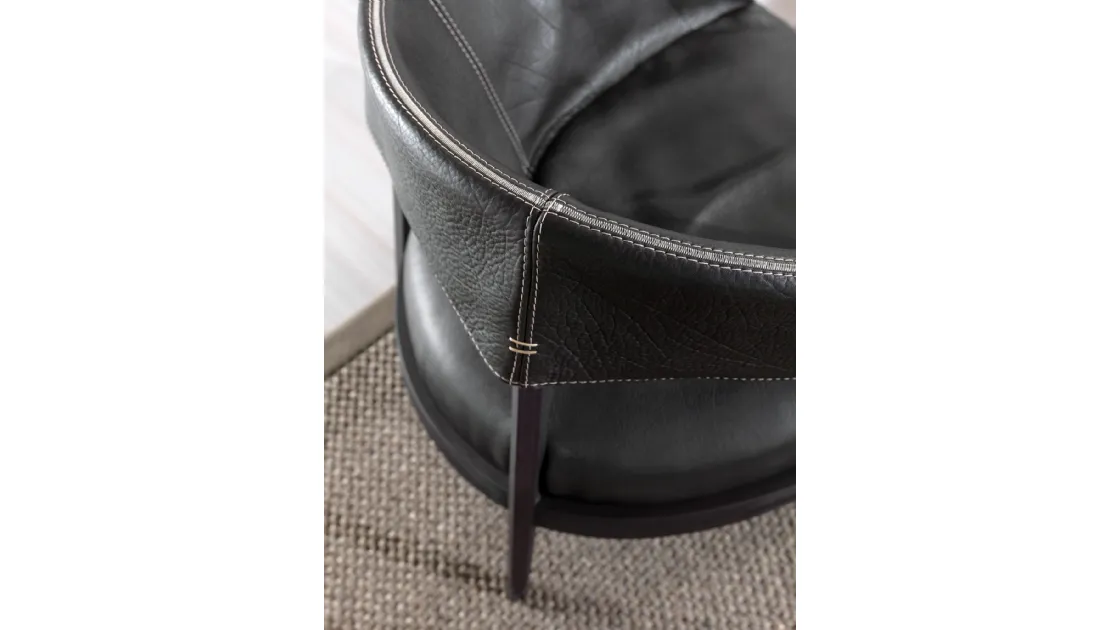Liza chair with black leather upholstery and solid wood structure by Frigerio.