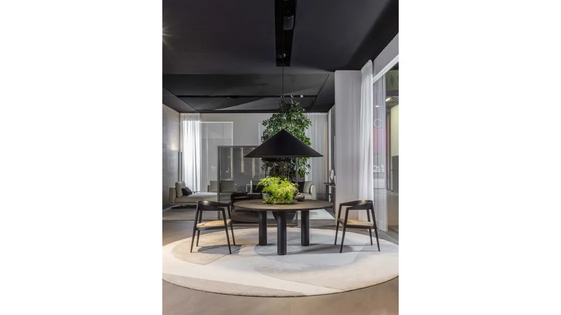 Lizzye Straw chair in solid wood with a seat in straw rope by Frigerio.