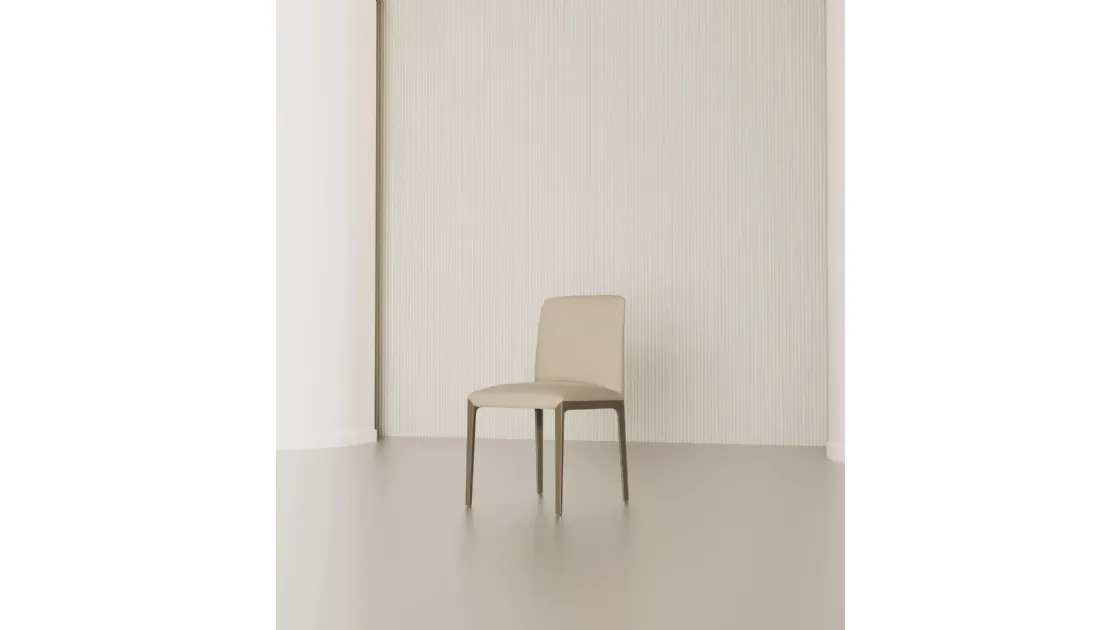 Opera leather chair by Bontempi.