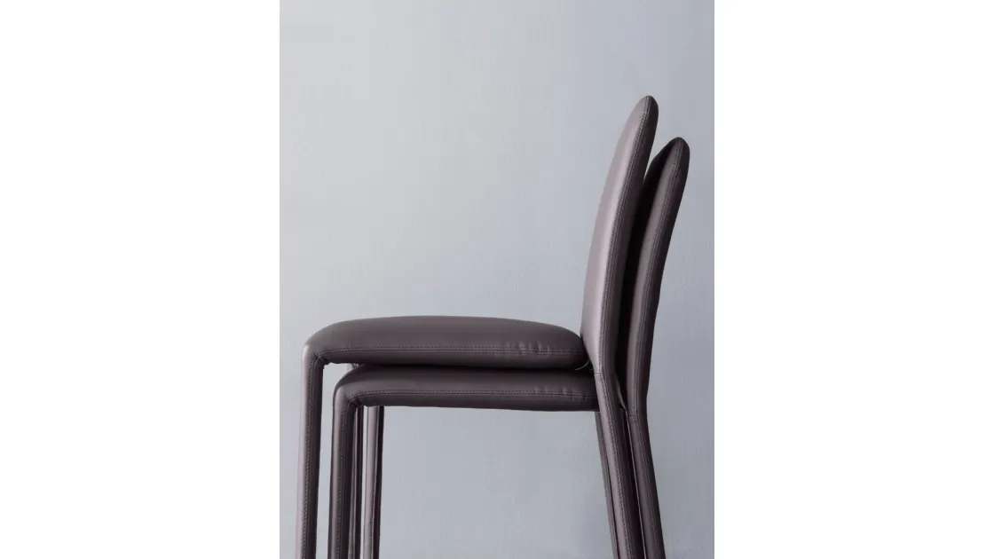Time leather chair by Novamobili