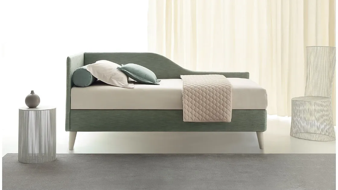 Single daybed Golf 131 in Oggioni fabric.