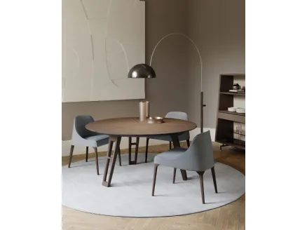 Round table with veneered wooden top and solid wood legs Axel by Frigerio.