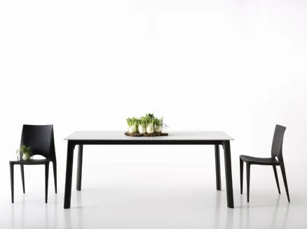 Drop Angoli Raggianti extendable table with metal base and laminate top by Pointhouse