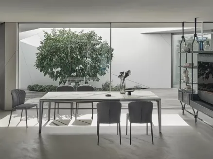 Extendable Duke table in SuperMarmo by Bontempi.