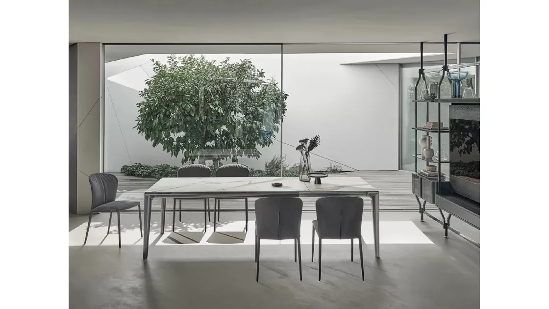 Extendable Duke table in SuperMarmo by Bontempi.