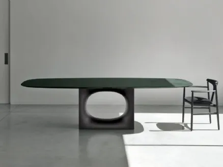 Holo table by Kristalia