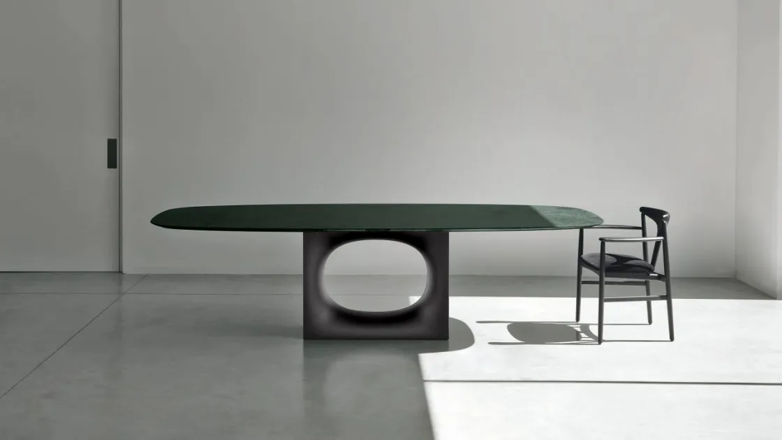 Holo table by Kristalia
