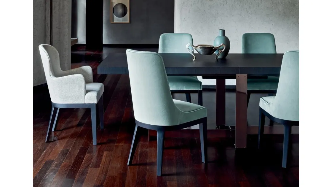 Extensible wooden and metal table Jacques by Flexform.