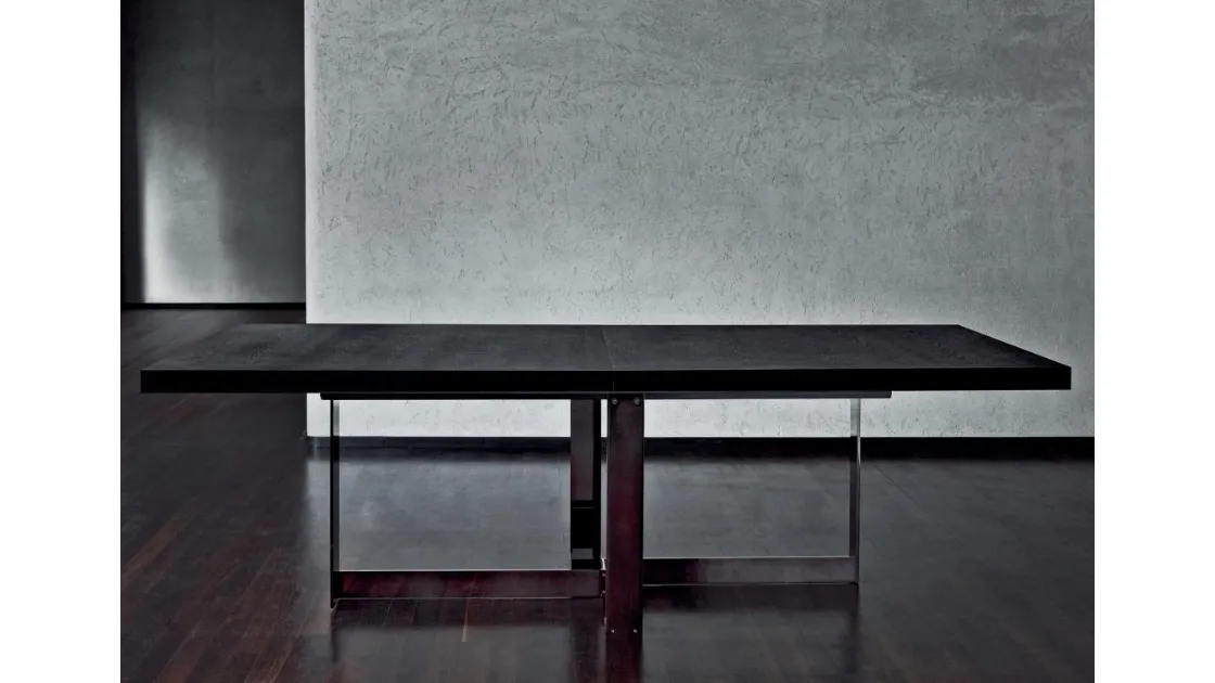 Extendable wooden and metal table Jacques by Flexform.