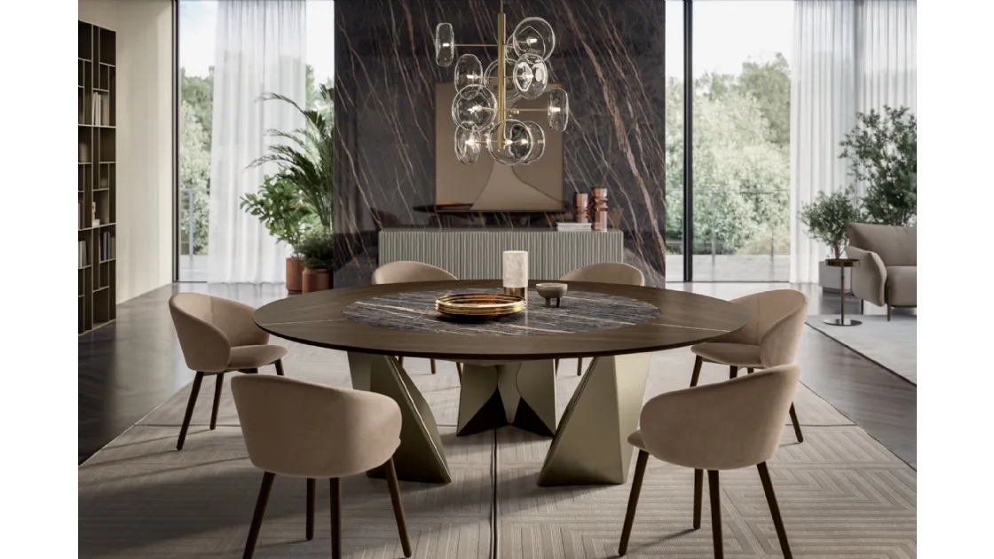 Round wooden table with SuperMarmo Kaleido by Bontempi.