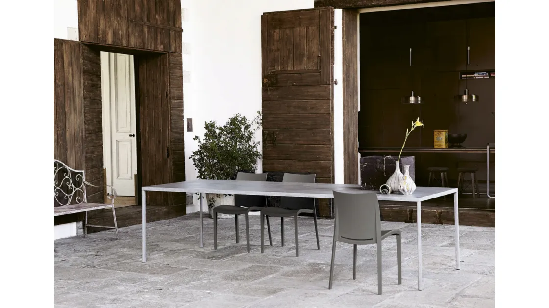 Pure Evo table in spatulated resin by Colico