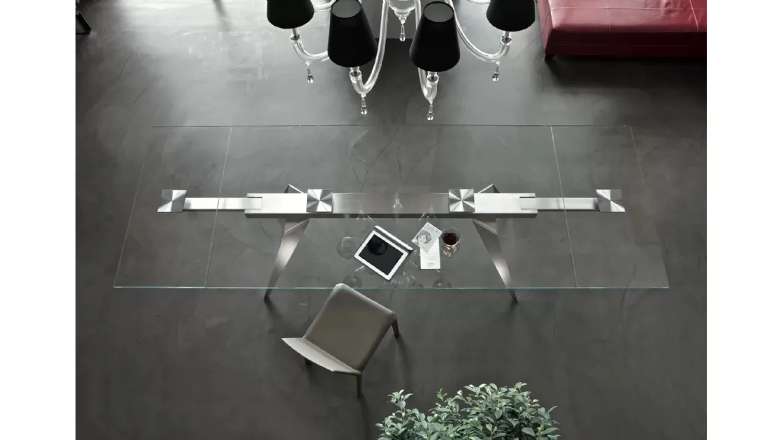 Extensible Ramos glass table with steel base by Bontempi.