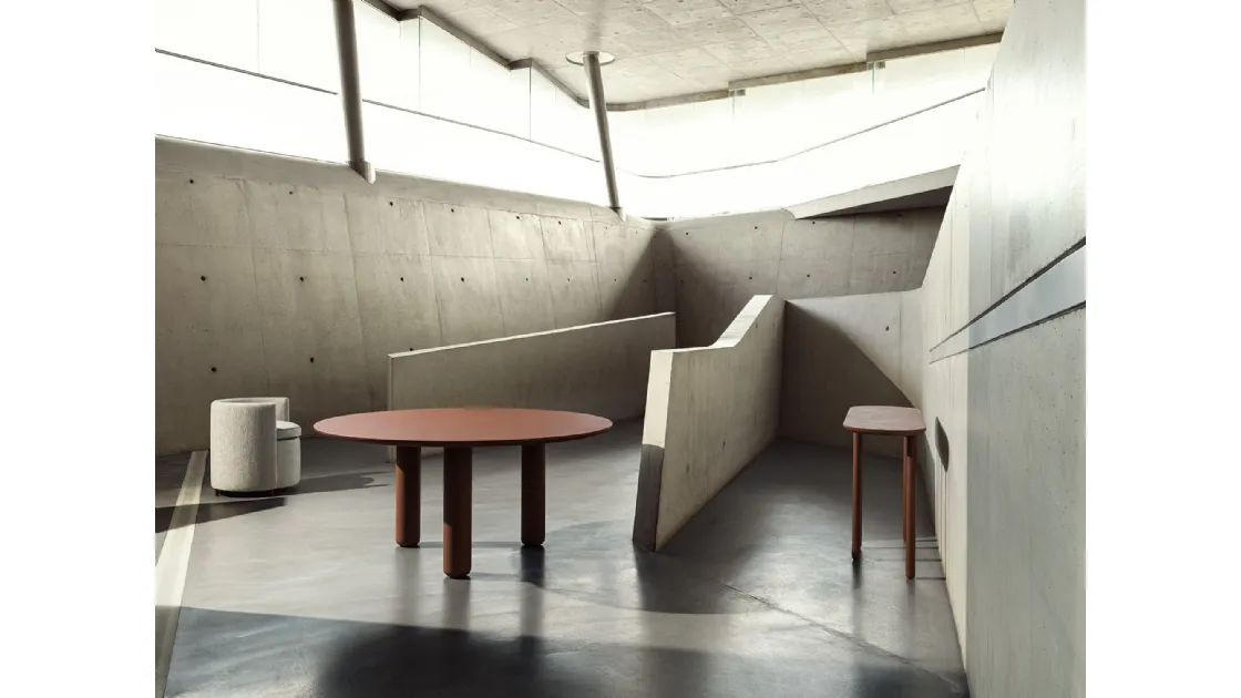 Roll-o wooden table with a spattered finish by Frigerio.