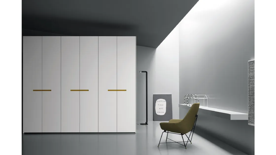 Wardrobe with hinged doors Aria Grafica by Kristalia