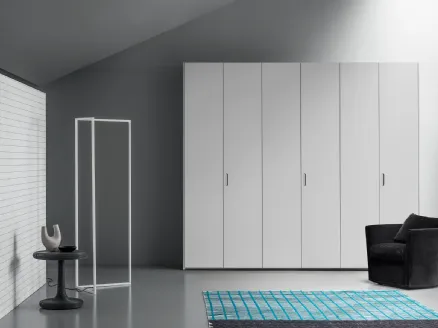 Wardrobe with Aria Simple Incavo swing doors by Kristalia.