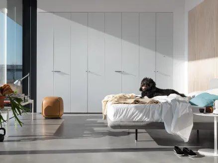 Wardrobe with hinged doors Aria Simple by Kristalia.