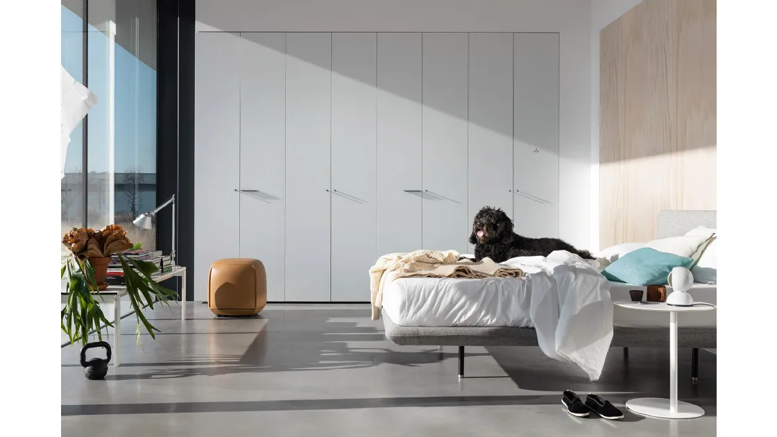 Wardrobe with hinged doors Aria Simple by Kristalia.