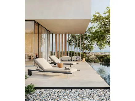 Davos sunbed and pouf by Un