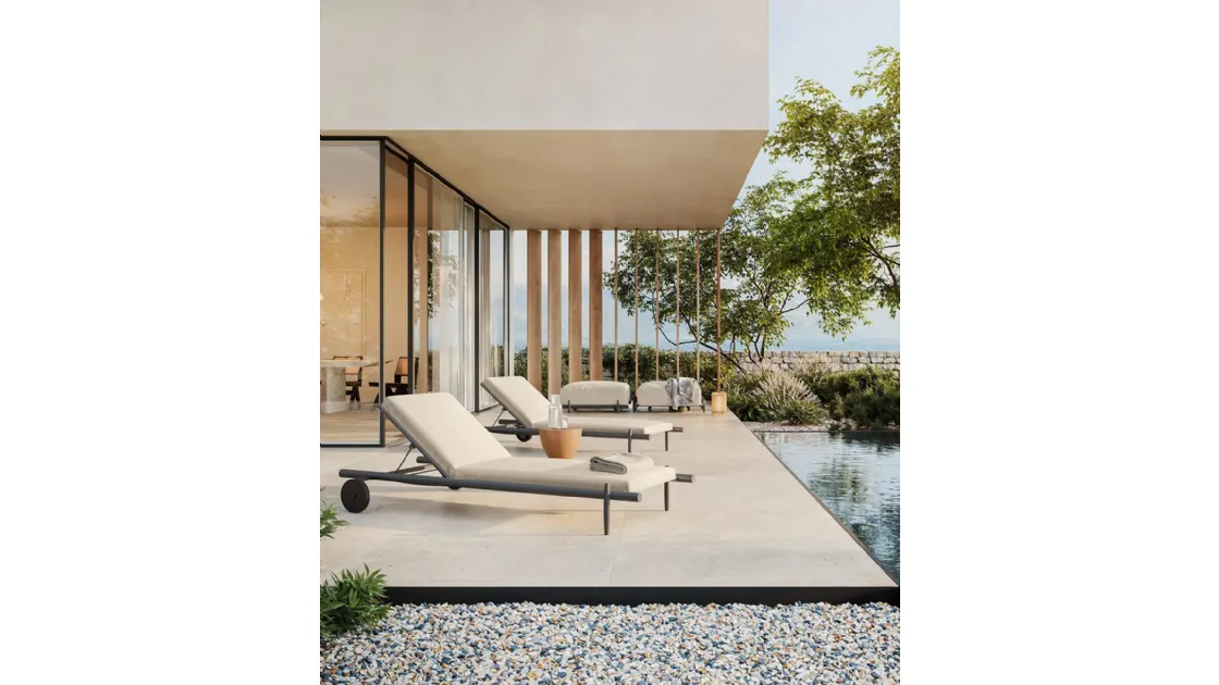 Davos sunbed and pouf by Un