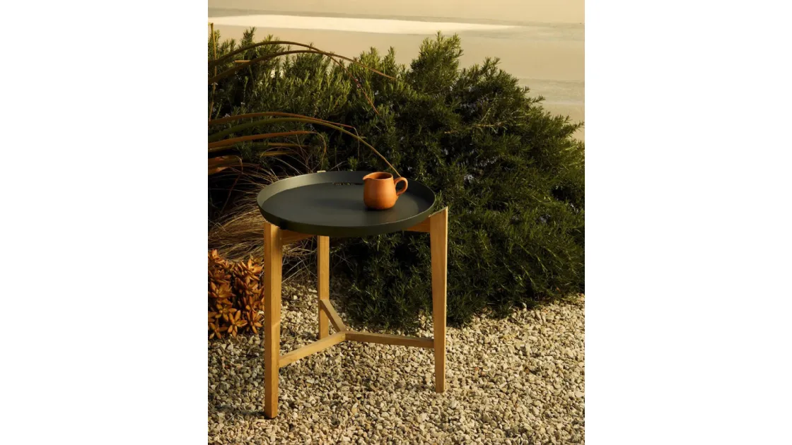 Fresbee coffee table in aluminum and teak by Unopiu.