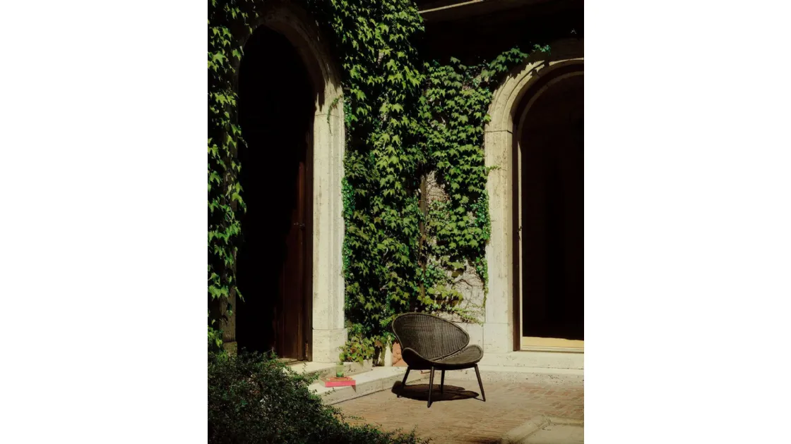 Nacre armchair in fiber and aluminum by Unopiu
